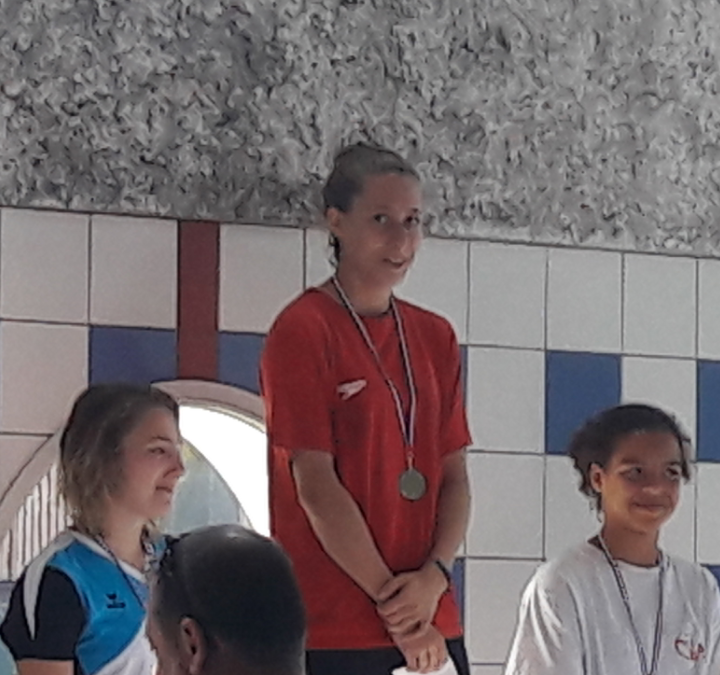 Meeting du Grésivaudan à Crolles le samedi 3 juin 1ère réunion : de très beaux 400 pour Alice, Lou et Fantin, un superbe 100 dos pour Antoine.