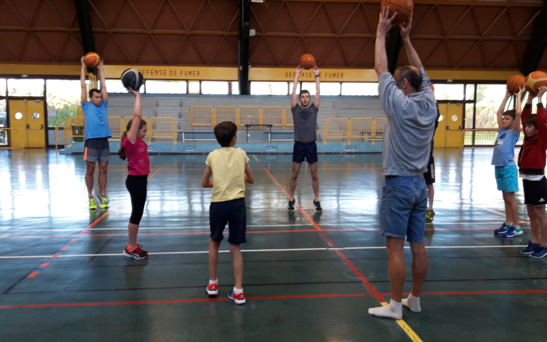 Stage de printemps à St-Martin le Vinoux (3) : Basket badminton le vendredi