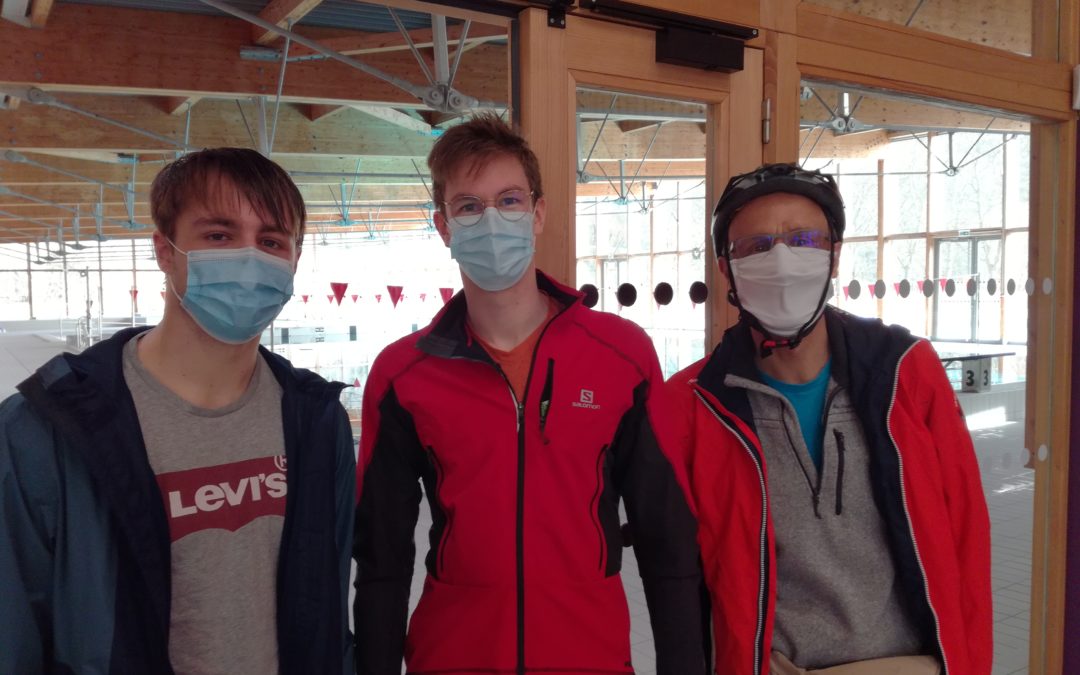 Deux étudiants STAPS de l’USSE nagent leurs premiers Kms dans la nouvelle piscine