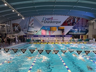 Championnats de France Benjamins 2024 à Dunkerque : Lénaïs porte drapeau de USSE natation au niveau national.